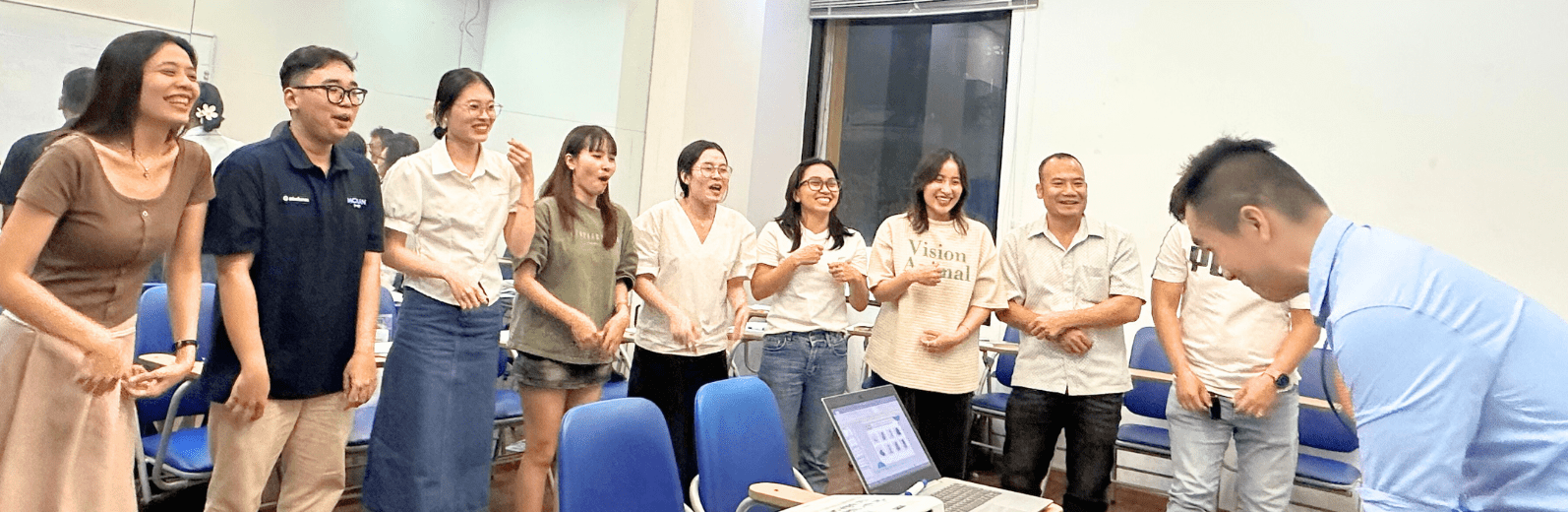 Học Thuyết Ngôn Ngữ: Behaviorism 10 Không khí lớp học năng động tại ETP